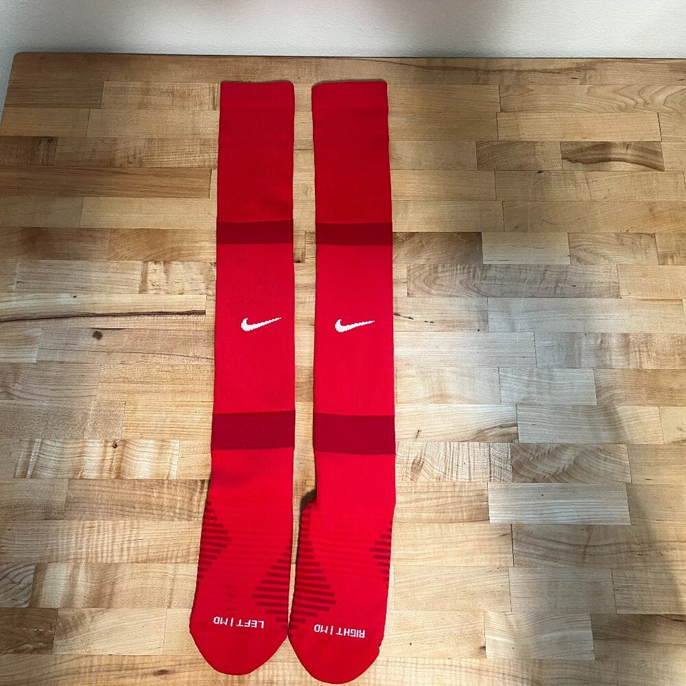 Men's Medium 6-8 Nike Soccer Football Long Over the calf Dri Fit Socks Red